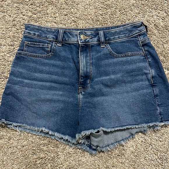 American Eagle Mom Short Stretch Jeans NWOT - Picture 1 of 4